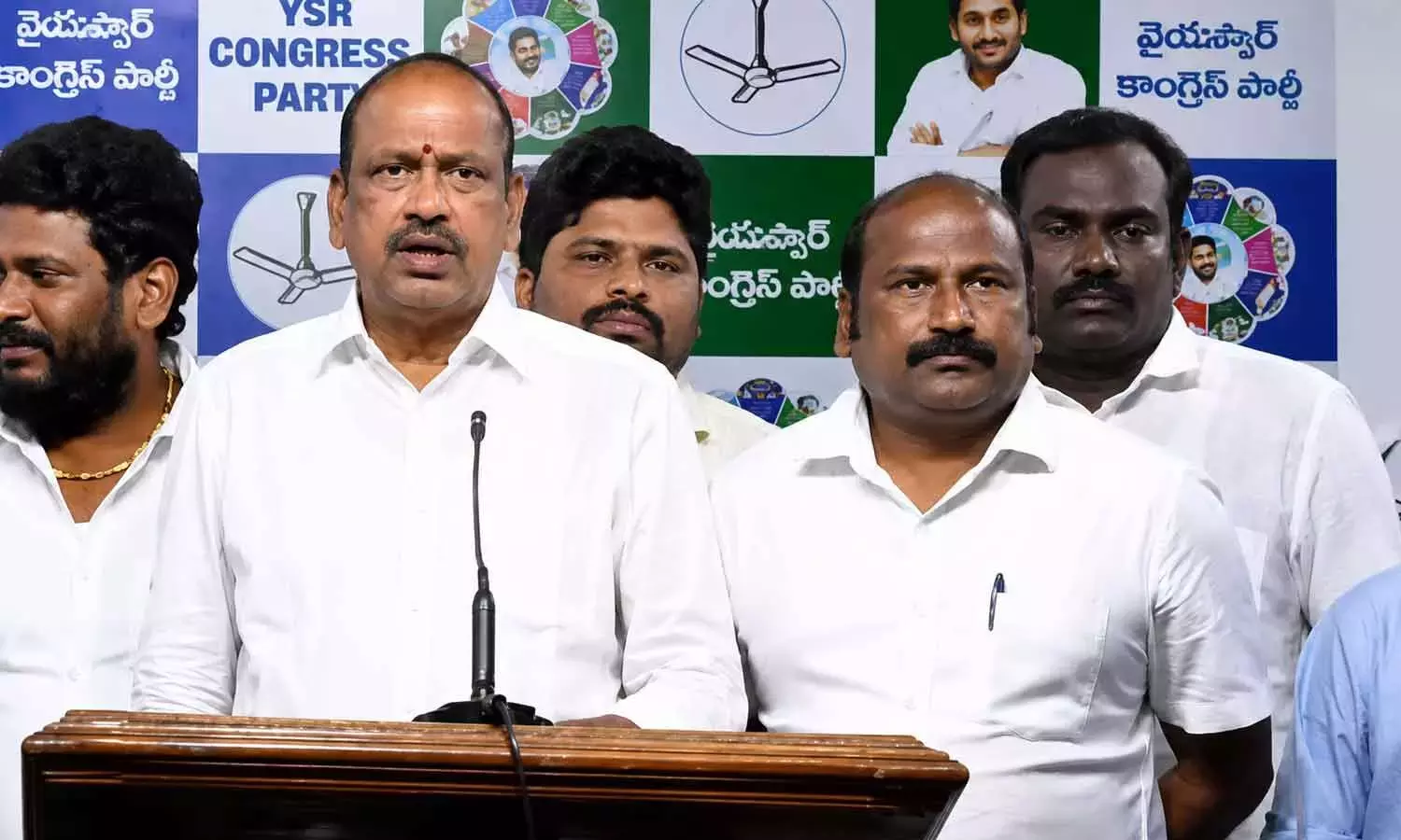 YSRCP ने वेलिगोंडा का श्रेय ‘हथियाने’ के लिए CM की आलोचना की YSRCP ने वेलिगोंडा का श्रेय ‘हथियाने’ के लिए CM की आलोचना की