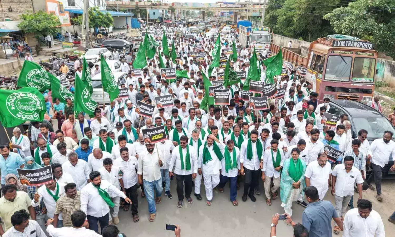 Andhra: किसानों का ‘चलो कलेक्ट्रेट’ प्रदर्शन Andhra: किसानों का ‘चलो कलेक्ट्रेट’ प्रदर्शन