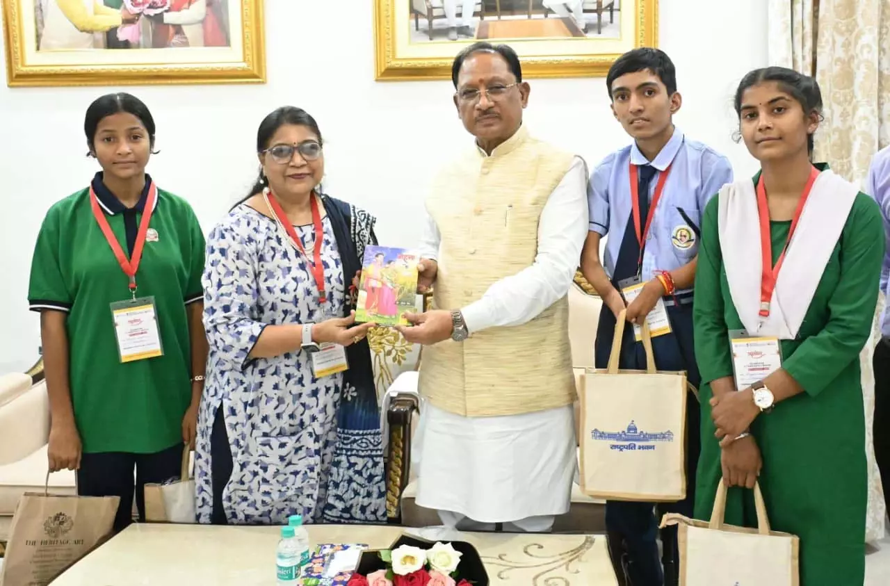 राष्ट्रपति से भेंटकर लौटे प्रतिभावान विद्यार्थियों ने मुख्यमंत्री साय से की सौजन्य मुलाकात राष्ट्रपति से भेंटकर लौटे प्रतिभावान विद्यार्थियों ने मुख्यमंत्री साय से की सौजन्य मुलाकात