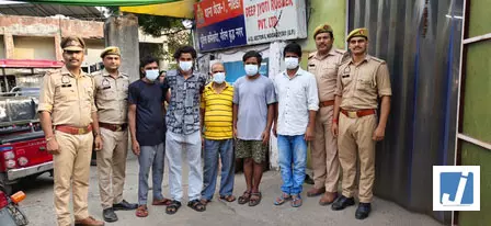 चोरी के शक में युवक की बेरहमी से पिटाई, इलाज के दौरान मौत, पांच आरोपी गिरफ्तार चोरी के शक में युवक की बेरहमी से पिटाई, इलाज के दौरान मौत, पांच आरोपी गिरफ्तार