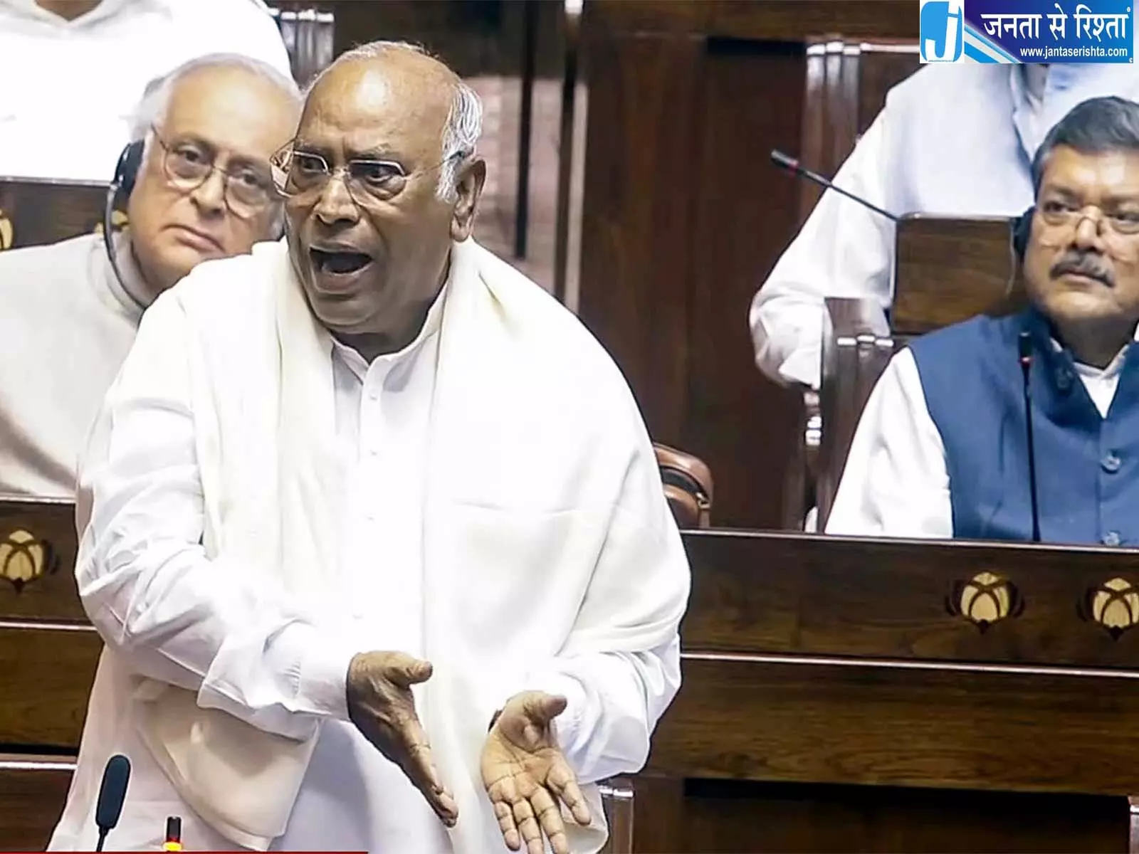 वोट चोरी के आरोप पर खड़गे का BJP पर बड़ा हमला वोट चोरी के आरोप पर खड़गे का BJP पर बड़ा हमला