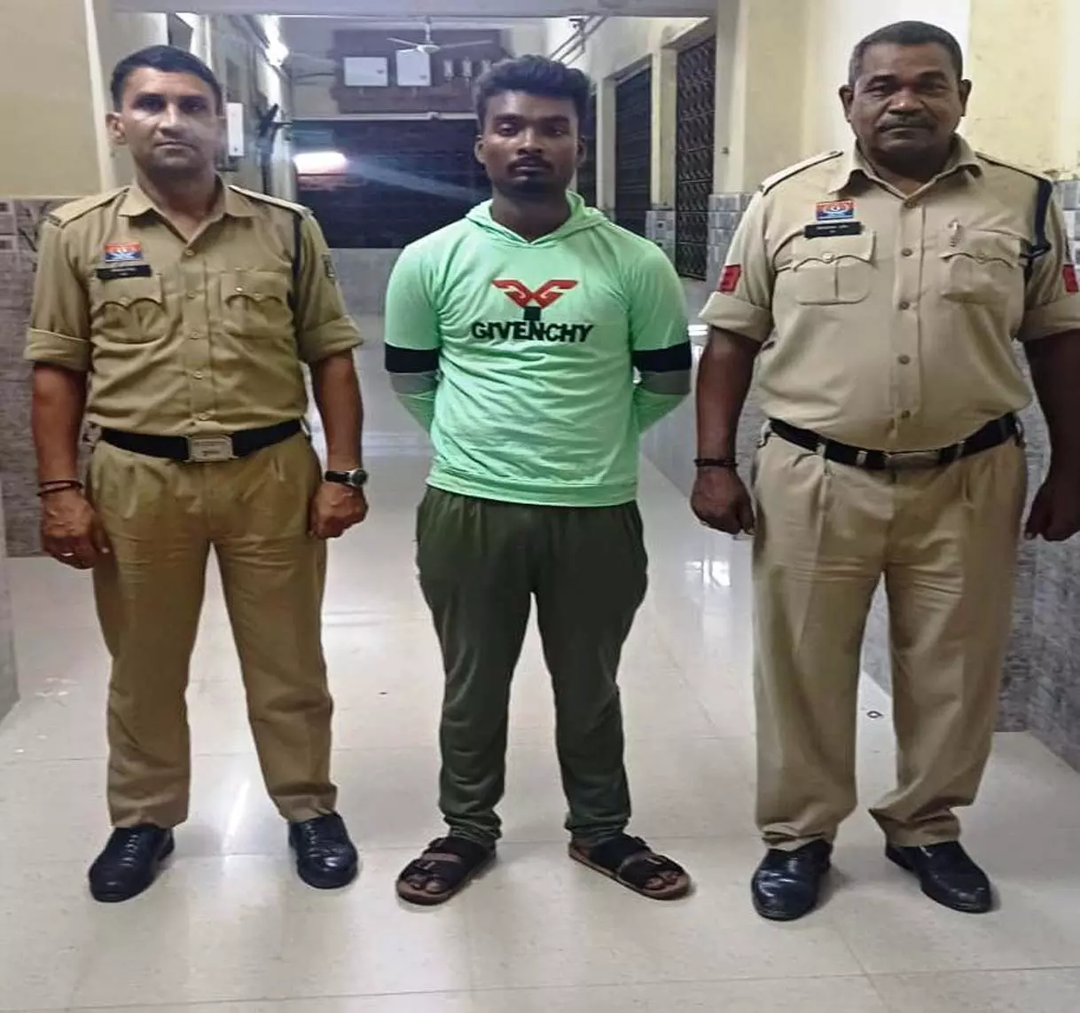 नाबालिग से दुष्कर्म के आरोपी को पुलिस ने किया गिरफ्तार नाबालिग से दुष्कर्म के आरोपी को पुलिस ने किया गिरफ्तार