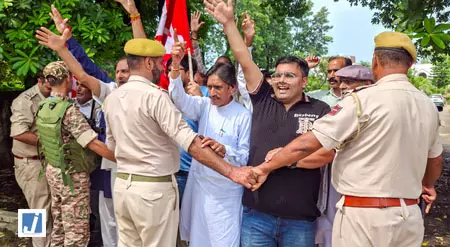 सत्ताधारी एनसी ने श्रीनगर और जम्मू में भाजपा दफ्तर के शांतिपूर्ण घेराव की घोषणा की सत्ताधारी एनसी ने श्रीनगर और जम्मू में भाजपा दफ्तर के शांतिपूर्ण घेराव की घोषणा की