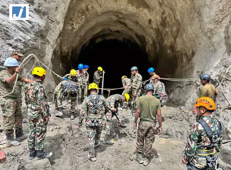 नेपाल में बाढ़ से तबाही के बीच पांच और भारतीय सुरक्षित निकाले गए, बचाव अभियान जारी नेपाल में बाढ़ से तबाही के बीच पांच और भारतीय सुरक्षित निकाले गए, बचाव अभियान जारी