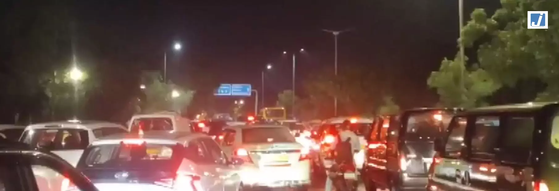 भारी बारिश से दिल्ली बेहाल द्वारका में लगा लंबा ट्रैफिक जाम भारी बारिश से दिल्ली बेहाल द्वारका में लगा लंबा ट्रैफिक जाम