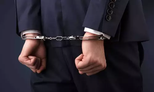 नाबालिग से दुष्कर्म मामले में मुख्य आरोपी समेत 3 गिरफ्तार नाबालिग से दुष्कर्म मामले में मुख्य आरोपी समेत 3 गिरफ्तार