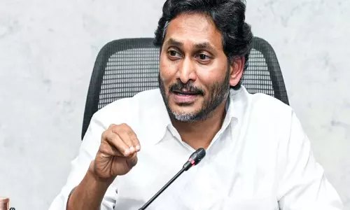 आदिवासी स्कूल शिफ्टिंग पर जगन का नायडू सरकार पर हमला