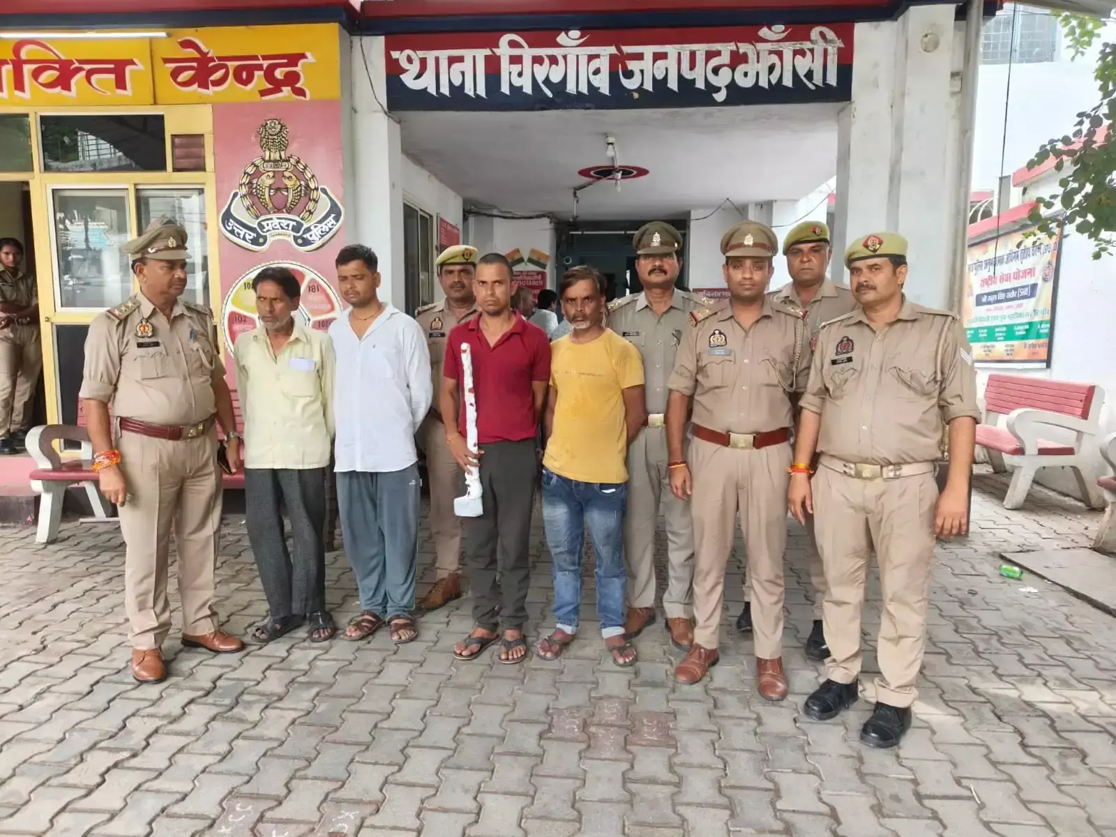 Jhansi: शराब पार्टी में कहासुनी के बाद हत्या, कुल्हाड़ी से वार कर उतारा मौत के घाट Jhansi: शराब पार्टी में कहासुनी के बाद हत्या, कुल्हाड़ी से वार कर उतारा मौत के घाट