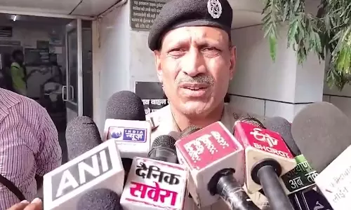 फरीदाबाद में स्कूल की तीसरी मंजिल से गिरकर छात्रा की मौत फरीदाबाद में स्कूल की तीसरी मंजिल से गिरकर छात्रा की मौत