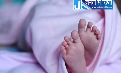सरिता विहार में सड़क किनारे मिला नवजात