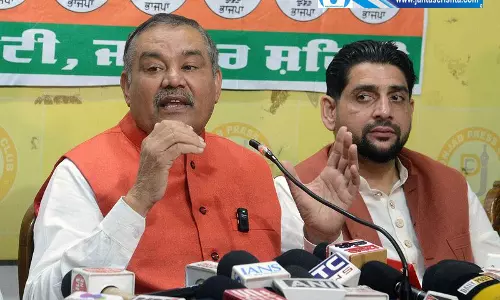 विजय सांपला ने राजा वड़िंग की गिरफ्तारी मांगी
