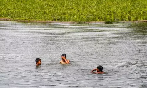घर के पास गड्ढे में भरे पानी में दो लड़कियों के शव मिले, गांव में फैली सनसनी घर के पास गड्ढे में भरे पानी में दो लड़कियों के शव मिले, गांव में फैली सनसनी
