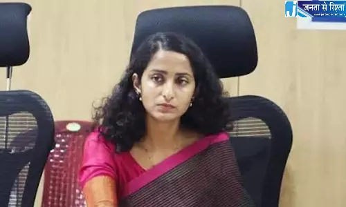 Andhra: JC स्टाफ़ के काम का रिव्यू करते हैं Andhra: JC स्टाफ़ के काम का रिव्यू करते हैं