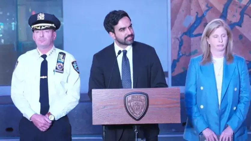 टाइम्स स्क्वायर पर बैंक के सीनियर एग्जीक्यूटिव की चाकू मारकर हत्या