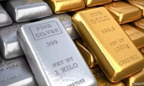 सोना चांदी फिर धड़ाम MCX पर दोनों की कीमतों में बड़ी गिरावट सोना चांदी फिर धड़ाम MCX पर दोनों की कीमतों में बड़ी गिरावट