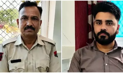 घूसखोर! ACB की कार्रवाई, हेड कांस्टेबल और दलाल रंगे हाथों गिरफ्तार घूसखोर! ACB की कार्रवाई, हेड कांस्टेबल और दलाल रंगे हाथों गिरफ्तार