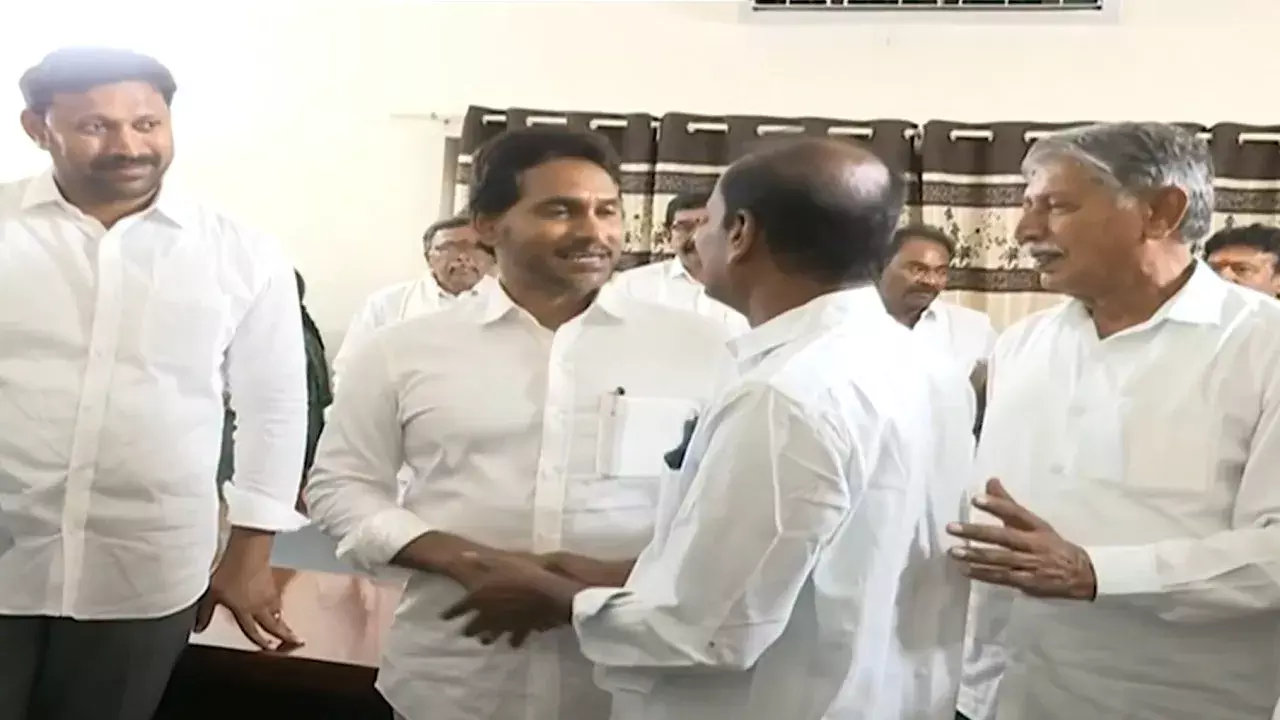 जगन रेड्डी का बड़ा दांव: AP निकाय चुनाव की हर सीट पर लड़ेगी YSRCP