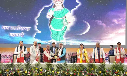 उपराष्ट्रपति ने रायपुर AIIMS में मेधावियों को दिए स्वर्ण पदक, नक्सलवाद से मुक्त छत्तीसगढ़ की सराहना की