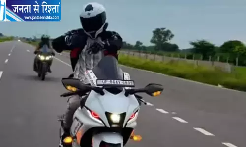 लाइक के लिए बाइक पर जानलेवा स्टंट लाइक के लिए बाइक पर जानलेवा स्टंट