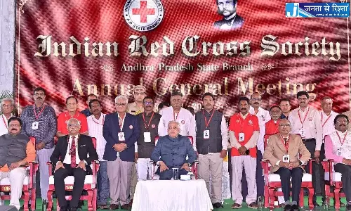 Andhra: गवर्नर ने ज़िला कलेक्टरों को रेड क्रॉस पुरस्कार प्रदान किए