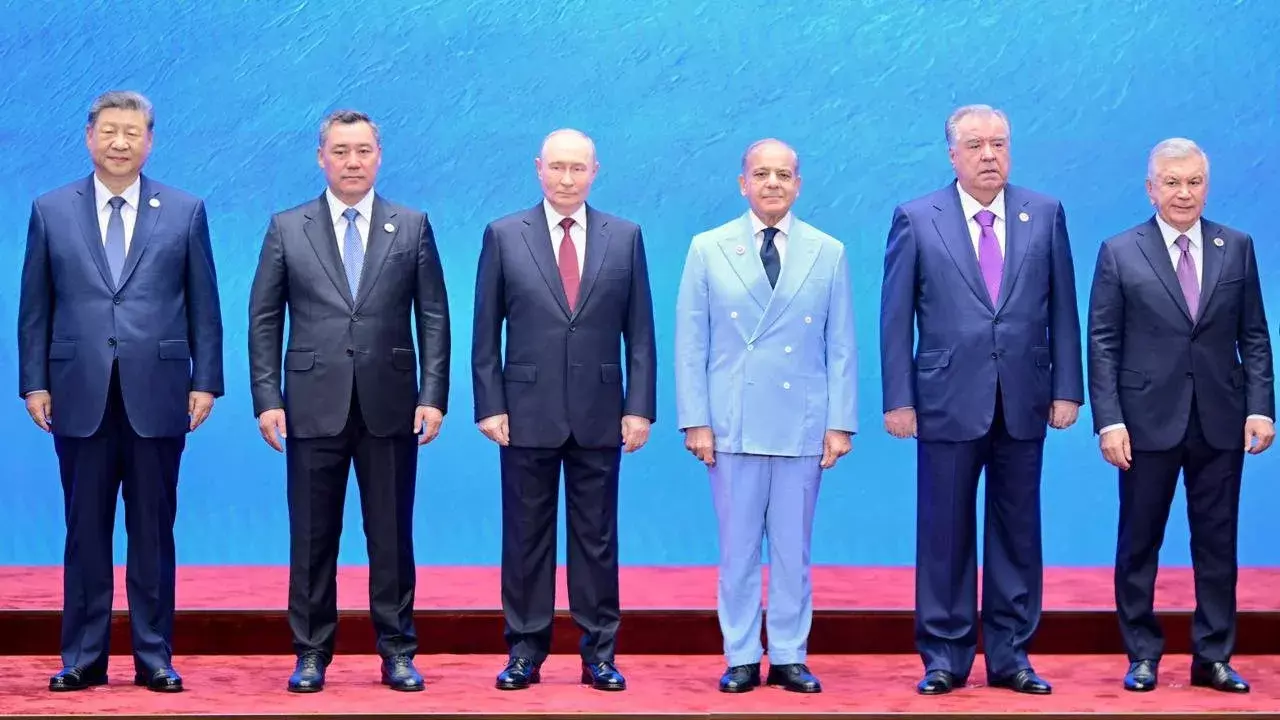 SCO समिट की मॉर्फ्ड फोटो वायरल, BJP और SP ने पाकिस्तान को घेरा SCO समिट की मॉर्फ्ड फोटो वायरल, BJP और SP ने पाकिस्तान को घेरा