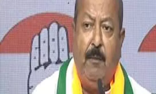 ओवैसी का साथ छोड़ कांग्रेस में पहुंचे आसिम वकार