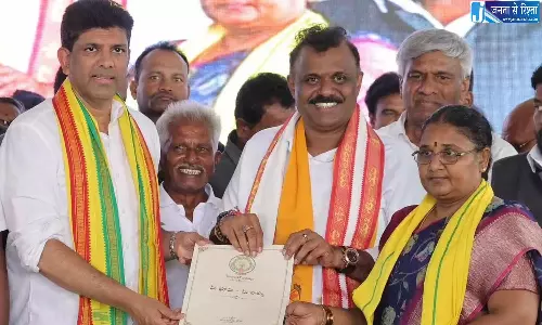 Andhra: पेम्मासानी ने किसानों की समस्याओं को हल करने का संकल्प लिया Andhra: पेम्मासानी ने किसानों की समस्याओं को हल करने का संकल्प लिया