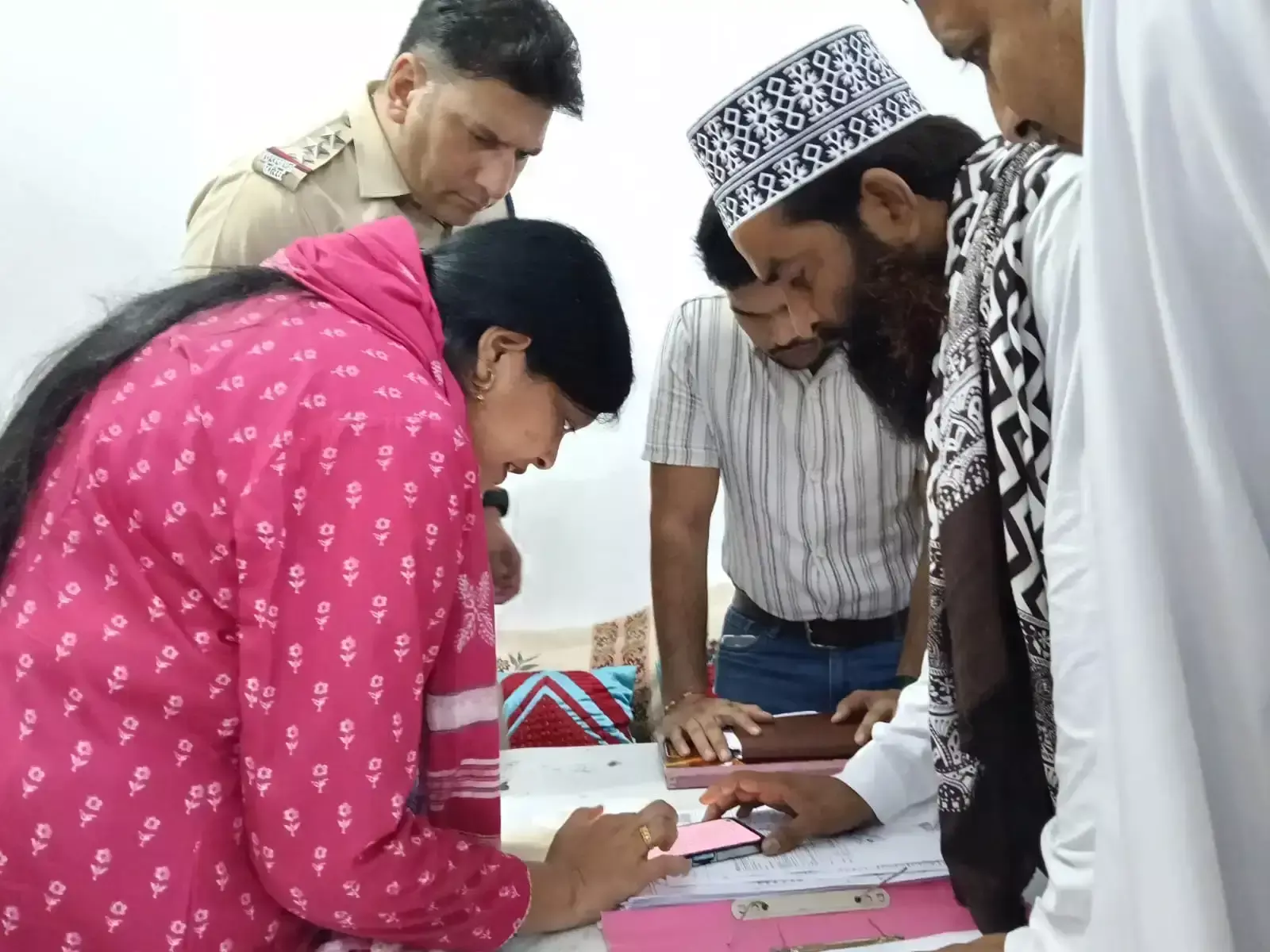 Dehradun: चार मदरसों के खिलाफ प्रशासन की कार्रवाई, दस्तावेज नहीं मिलने पर किए गए सील