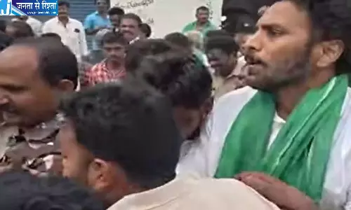Andhra: पुलिस ने नंद्याल में वाईएसआरसीपी की रायथु शंखरावम रैली को विफल कर दिया Andhra: पुलिस ने नंद्याल में वाईएसआरसीपी की रायथु शंखरावम रैली को विफल कर दिया