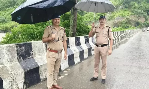 Haldwani: जान जोखिम में डालकर रील बनाने से बाज आएं, गौला पुल पर चेतावनी