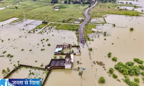 गंडक का बढ़ा जलस्तर यूपी में बाढ़ को लेकर प्रशासन सतर्क गंडक का बढ़ा जलस्तर यूपी में बाढ़ को लेकर प्रशासन सतर्क
