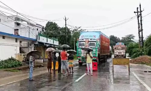 नेशनल हाईवे पर अज्ञात वाहन ने गौवंशों को रौंदा 6 की मौके पर मौत नेशनल हाईवे पर अज्ञात वाहन ने गौवंशों को रौंदा 6 की मौके पर मौत