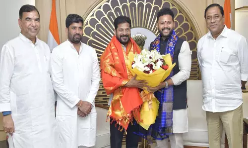 एयरपोर्ट परियोजनाओं में तेजी लाए केंद्र बोले रेवंत रेड्डी एयरपोर्ट परियोजनाओं में तेजी लाए केंद्र बोले रेवंत रेड्डी