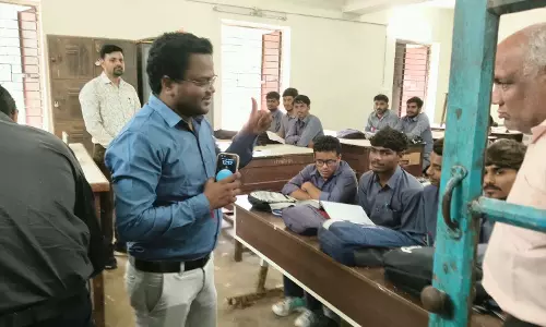 माना-कैम्प आईटीआई का संचालक ने किया औचक निरीक्षण माना-कैम्प आईटीआई का संचालक ने किया औचक निरीक्षण
