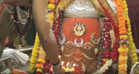 भाद्रपद पंचमी पर बाबा महाकाल का अलौकिक शृंगार, भस्म आरती में उमड़े श्रद्धालु भाद्रपद पंचमी पर बाबा महाकाल का अलौकिक शृंगार, भस्म आरती में उमड़े श्रद्धालु