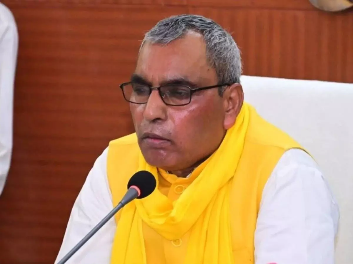 राजभर ने की अफसरों की CM से शिकायत राजभर ने की अफसरों की CM से शिकायत