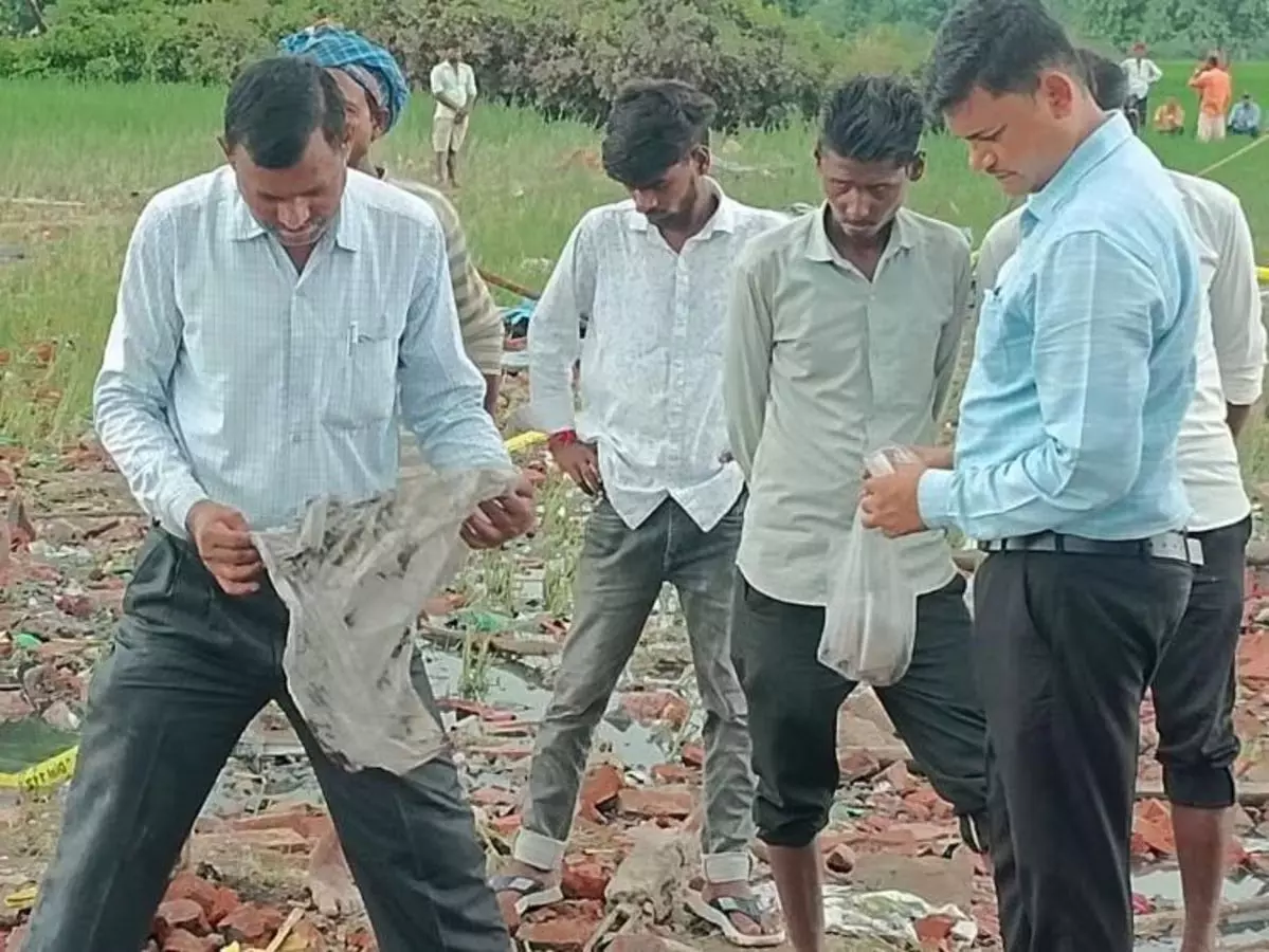 पटाखा फैक्ट्री विस्फोट पर CM योगी सख्त पटाखा फैक्ट्री विस्फोट पर CM योगी सख्त