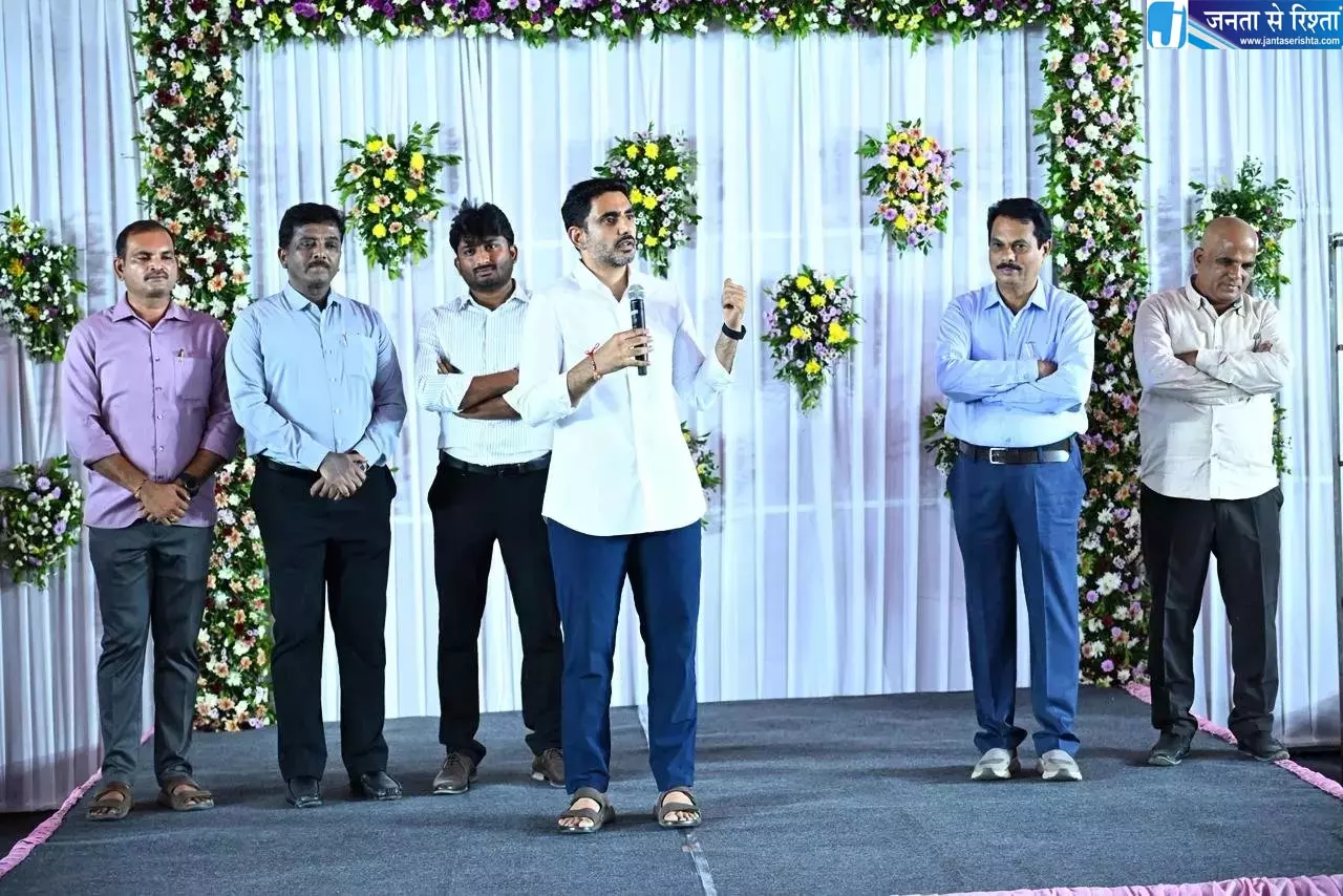 Andhra: लोकेश का लक्ष्य मंगलगिरि को सभी क्षेत्रों में सबसे आगे बनाना है Andhra: लोकेश का लक्ष्य मंगलगिरि को सभी क्षेत्रों में सबसे आगे बनाना है