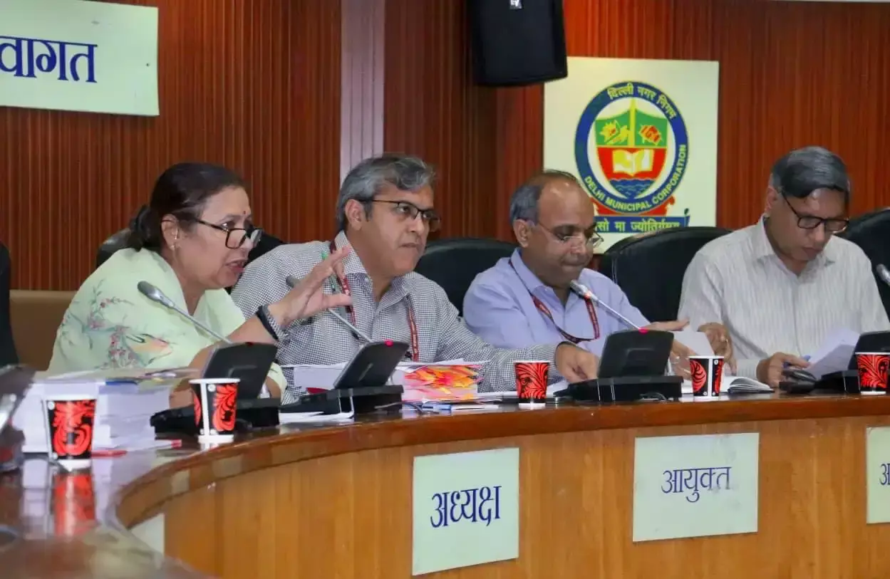 New Delhi: एमसीडी स्थायी समिति ने मच्छरजनित बीमारियों से लेकर स्वच्छता तक पर की चर्चा New Delhi: एमसीडी स्थायी समिति ने मच्छरजनित बीमारियों से लेकर स्वच्छता तक पर की चर्चा