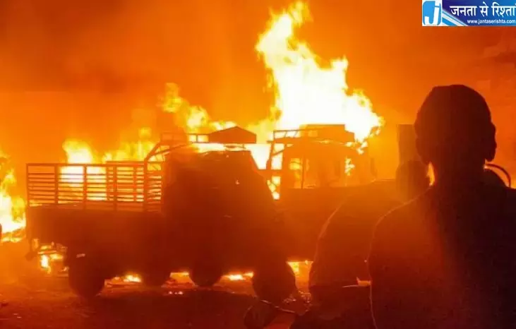 Hyderabad: मदान्नापेट मार्केट में भीषण आग, कई दुकानें जलकर खाक Hyderabad: मदान्नापेट मार्केट में भीषण आग, कई दुकानें जलकर खाक