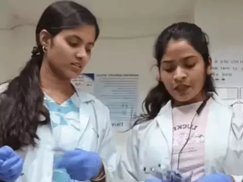महिला टेक्नीशियनों की नौकरी गई, लैब में ब्लड सैंपल के साथ ‘रीलबाजी’ पड़ी भारी महिला टेक्नीशियनों की नौकरी गई, लैब में ब्लड सैंपल के साथ ‘रीलबाजी’ पड़ी भारी