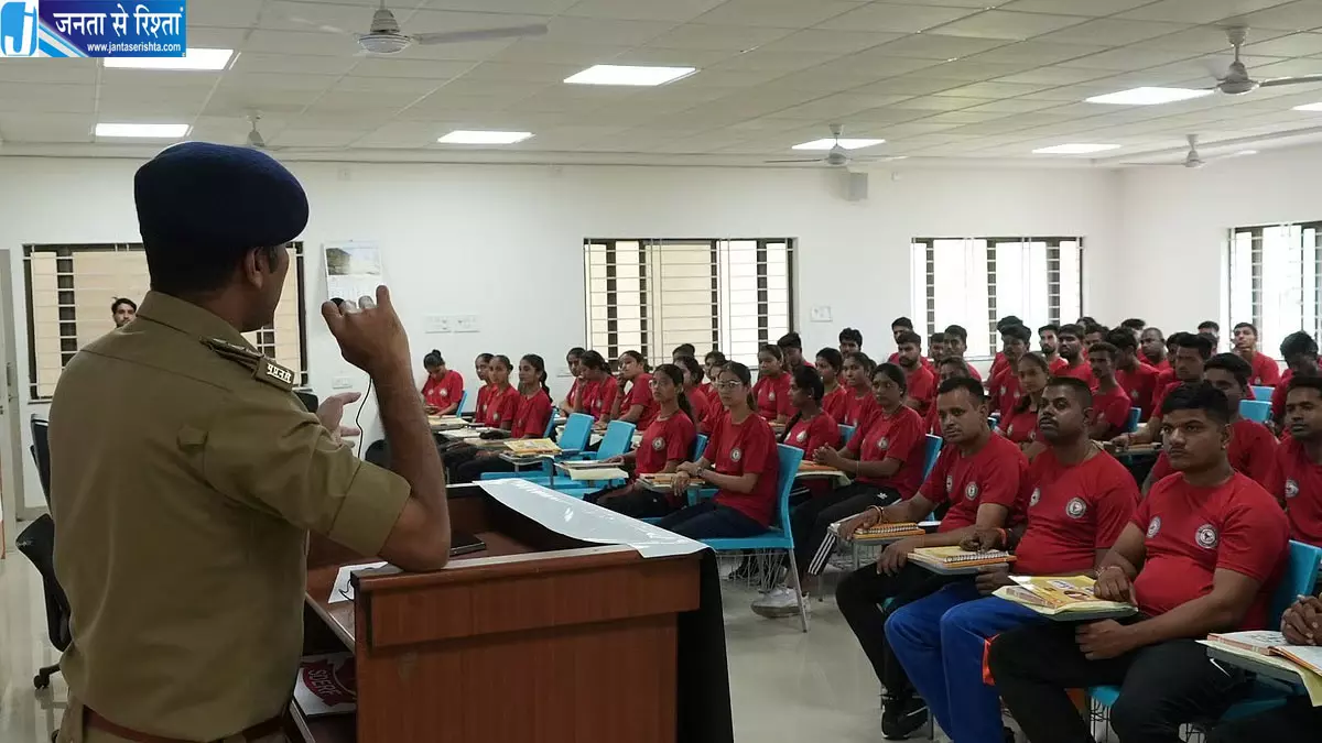 150 स्वयंसेवक ले रहे आपदा मित्र प्रशिक्षण 150 स्वयंसेवक ले रहे आपदा मित्र प्रशिक्षण