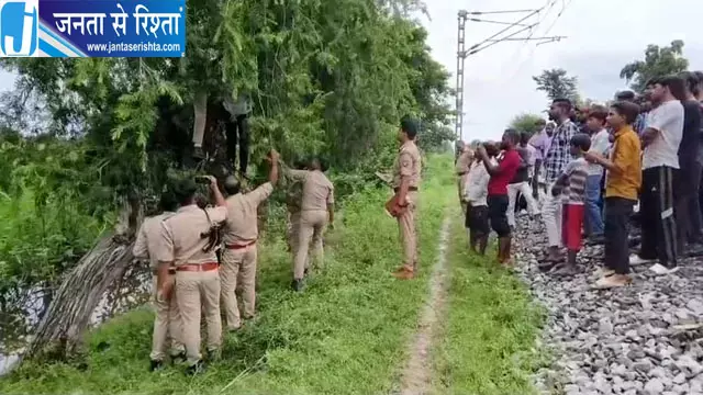 रेलवे क्रासिंग के पास मिला युवक का शव रेलवे क्रासिंग के पास मिला युवक का शव