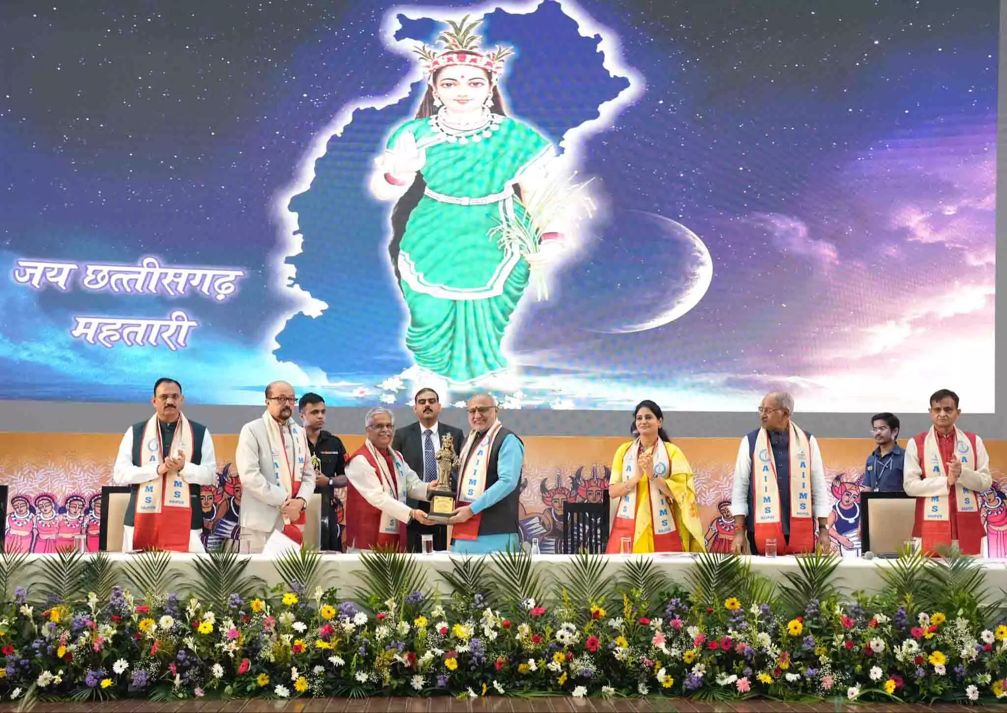 उपराष्ट्रपति ने रायपुर AIIMS में मेधावियों को दिए स्वर्ण पदक, नक्सलवाद से मुक्त छत्तीसगढ़ की सराहना की उपराष्ट्रपति ने रायपुर AIIMS में मेधावियों को दिए स्वर्ण पदक, नक्सलवाद से मुक्त छत्तीसगढ़ की सराहना की