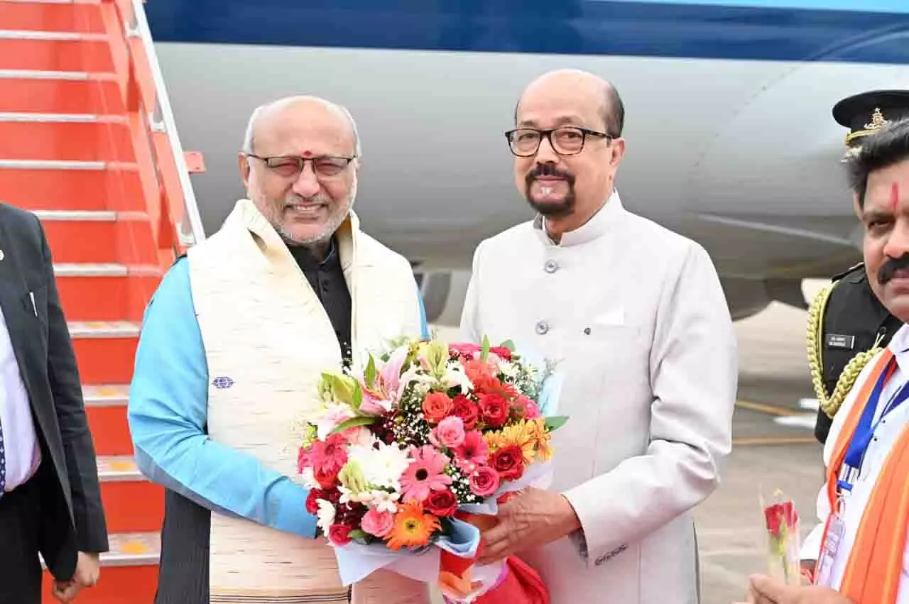 राज्यपाल डेका ने उपराष्ट्रपति राधाकृष्णन का किया स्वागत राज्यपाल डेका ने उपराष्ट्रपति राधाकृष्णन का किया स्वागत