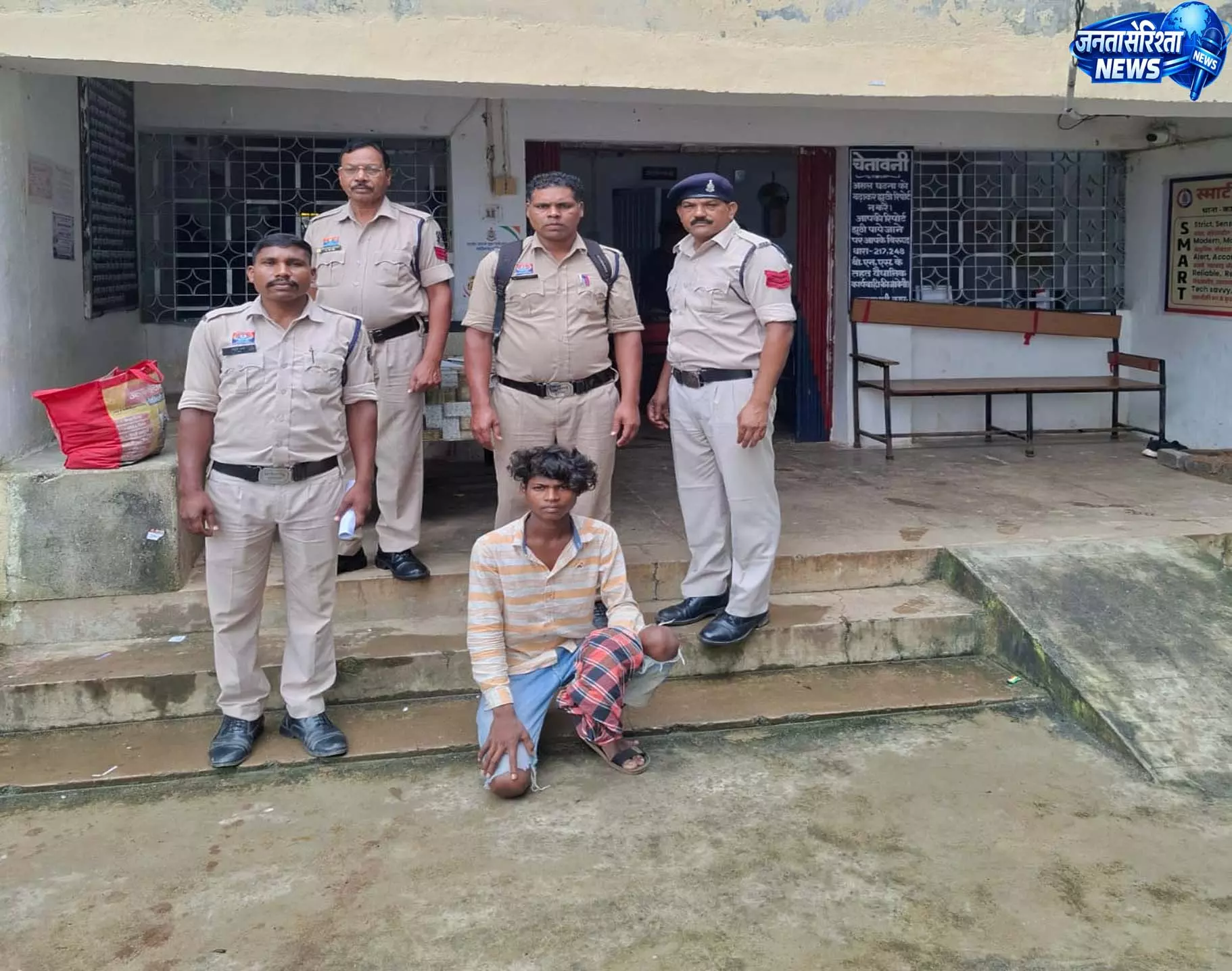 CG: नाबालिग से दुष्कर्म करने वाला दरिंदा गिरफ्तार CG: नाबालिग से दुष्कर्म करने वाला दरिंदा गिरफ्तार