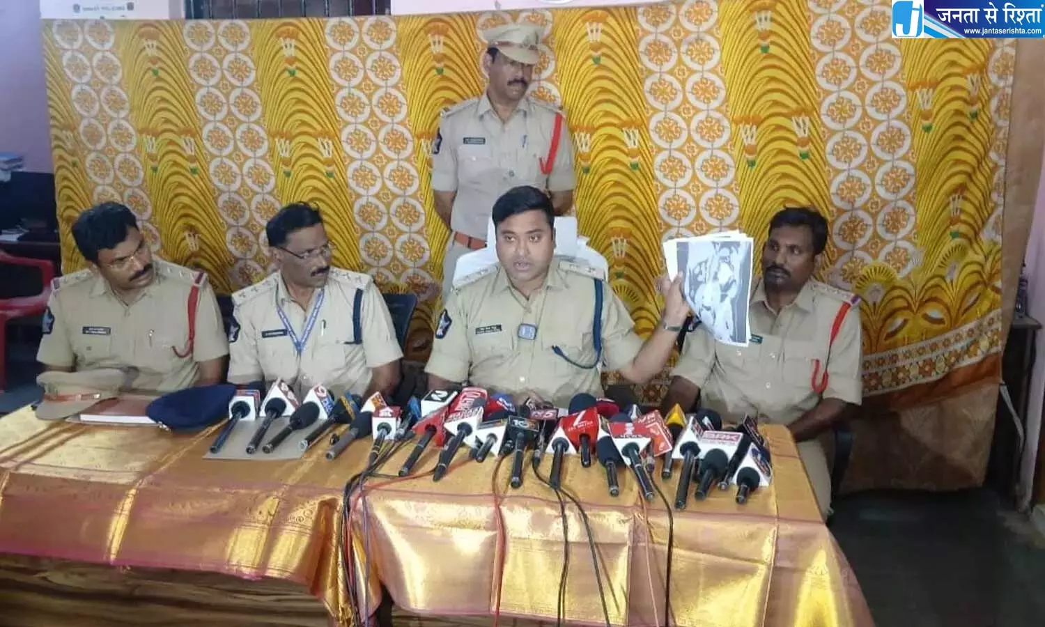 Andhra: पुलिस ने आत्मरक्षा में ड्रग पेडलर पर गोली चलाई Andhra: पुलिस ने आत्मरक्षा में ड्रग पेडलर पर गोली चलाई