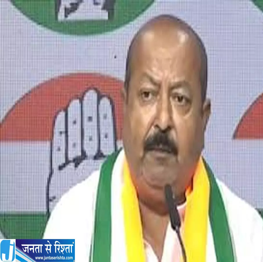ओवैसी का साथ छोड़ कांग्रेस में पहुंचे आसिम वकार ओवैसी का साथ छोड़ कांग्रेस में पहुंचे आसिम वकार