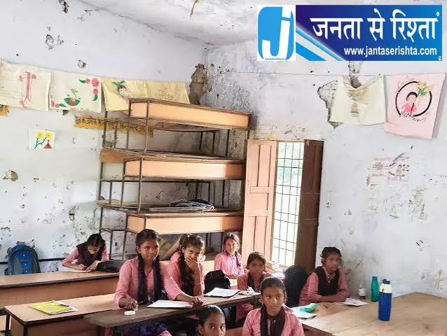 Thuamul खस्ताहाल स्कूलों में छात्रों की जान पर खतरा Thuamul खस्ताहाल स्कूलों में छात्रों की जान पर खतरा