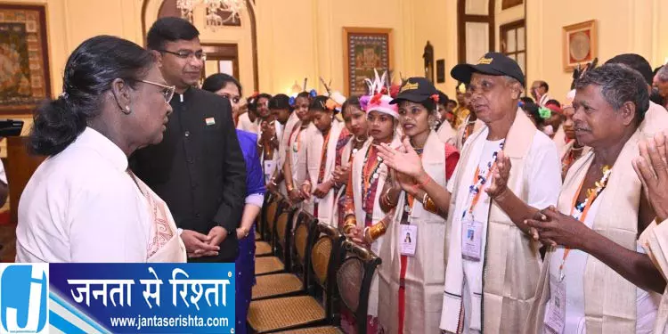 गंजम के कलाकारों ने राष्ट्रपति से मुलाकात की गंजम के कलाकारों ने राष्ट्रपति से मुलाकात की